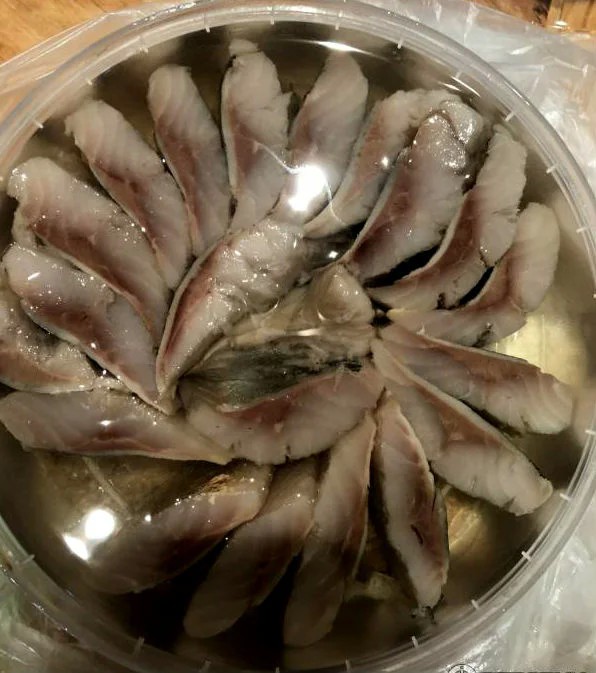 Более 52% пресервов из сельди в масле, которые исследовало Роскачество, не соответствует требованиям о безопасности