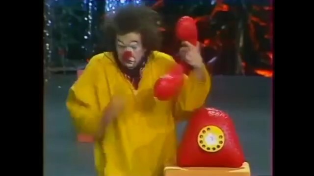 Почему женщины одним "дают" сразу, а других матросят месяцами