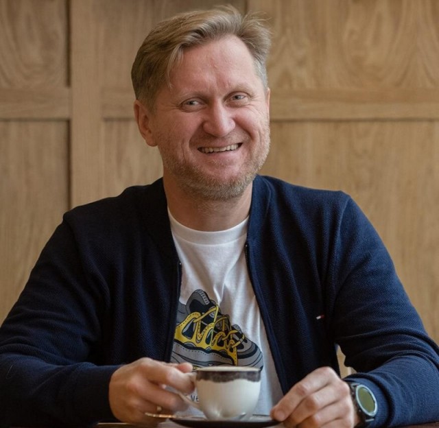 Андрей Рожков: один из самых узнаваемых участников шоу «Уральские пельмени», счастливый муж и отец