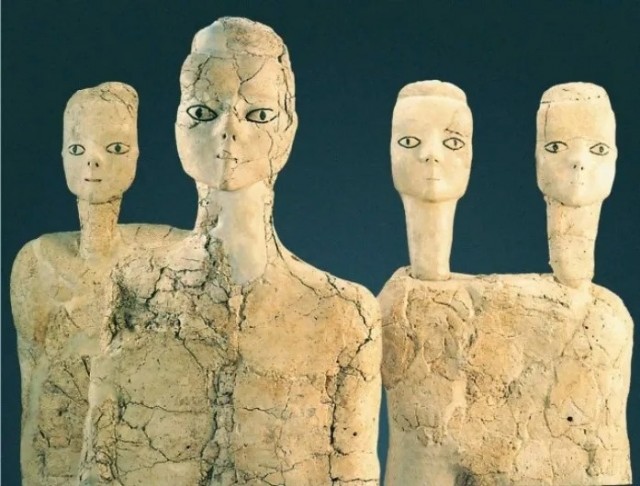 Загадка одних из самых древних статуй в истории  человечества - изваяний из Айн-Газаля