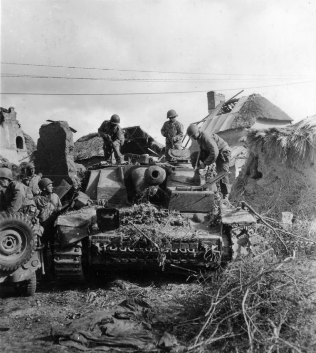 StuG III под кличкой "Гадюка", самая массовая в производстве с которой пришлось встретиться нашим дедам.