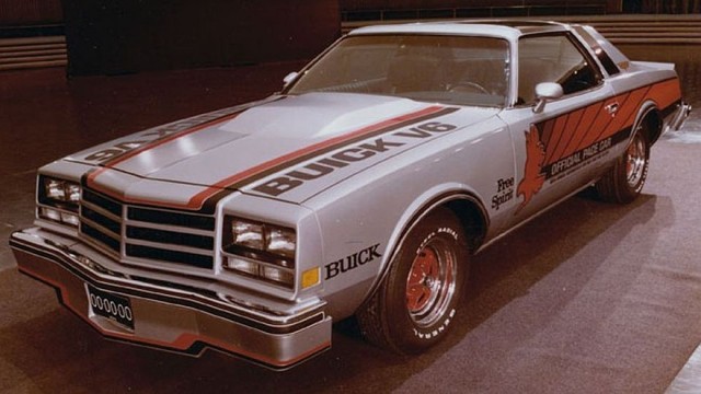 Buick GNX: аэродинамика кирпича, пятиместный салон и динамика Ferrari F40