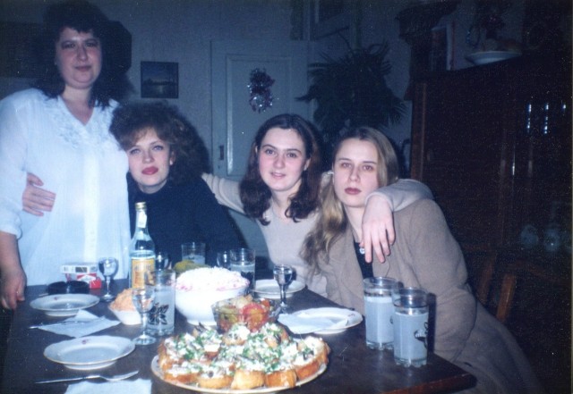 Девчата 90-х и 00-х