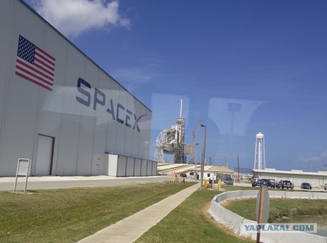 Ракета-носитель Falcon 9 компании SpaceX Элона Маска взорвалась на стартовой площадке.