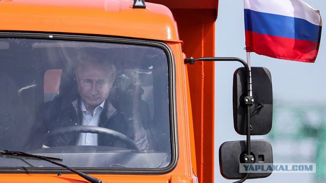 Довели дальнобоя. Таранит всех подряд