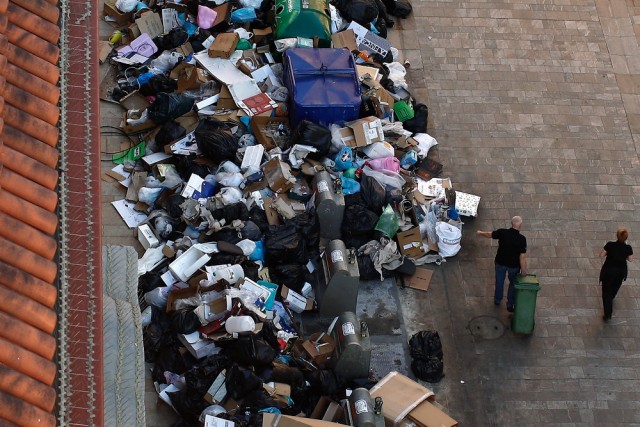 Дачник доказал в суде, что не всегда обязан платить за вывоз мусора