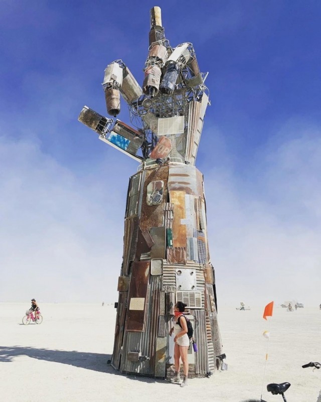 Девушки фестиваля Burning Man-2019