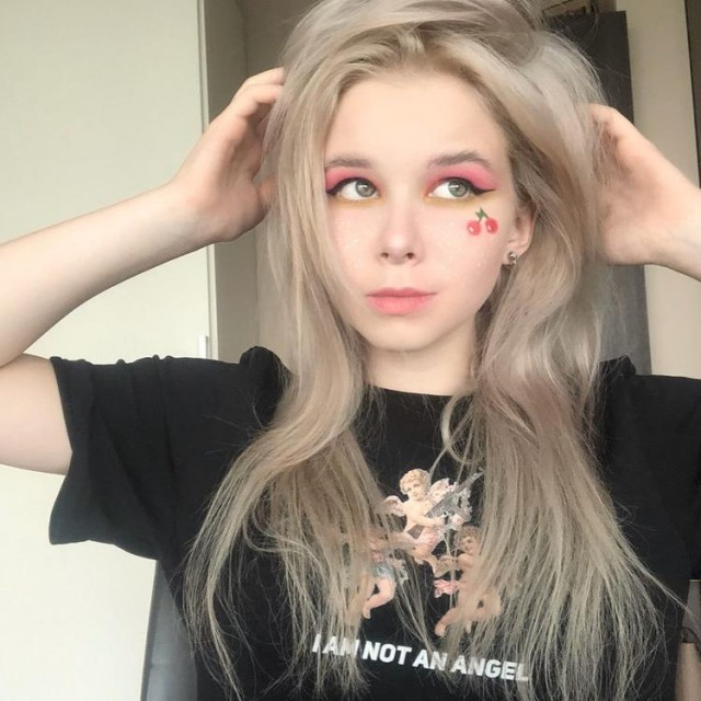 16-летнюю дочь экс-вратаря "Зенита" Вячеслава Малафеева подозревают в наркоторговле — она попалась на продаже таблеток экстази