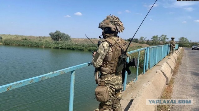 В Симферополе вандалы повредили пять емкостей для воды