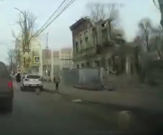 В Саратове обрушилась стена дома: есть пострадавшие