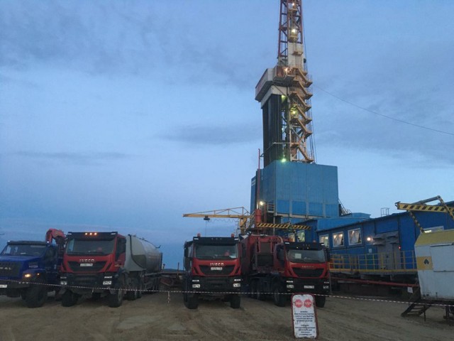 С Днём нефтяника!