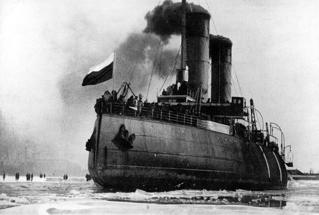 Ледокол «Ермак» — 29 октября 1898 года на воду спущен первый в мире ледокол арктического класса
