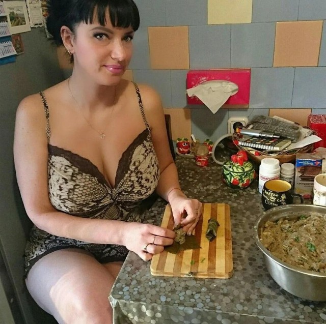 Немного девушек и дам с утра. Для настроения.