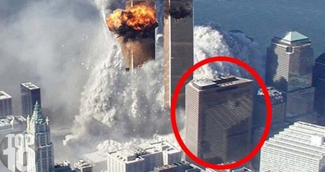 Появилось новое видео с терактов 11 сентября 2001 года, на котором подробно запечатлены обрушения двух башен Всемирного торгового центра