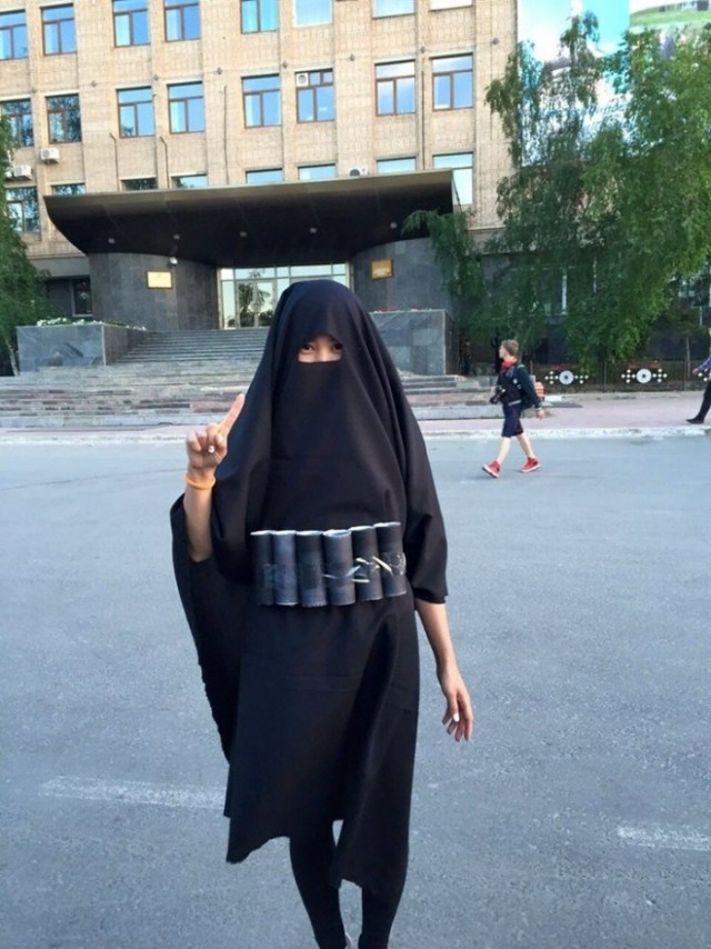 Семиклассница напала на учительницу прямо перед школьной линейкой в Канске