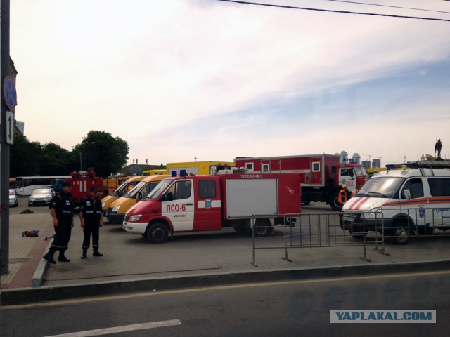В метро поезд сошел с рельсов (Славянский бульвар)