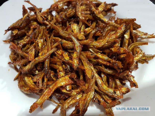Мёльчи поккым (Блюдо корейской кухни)