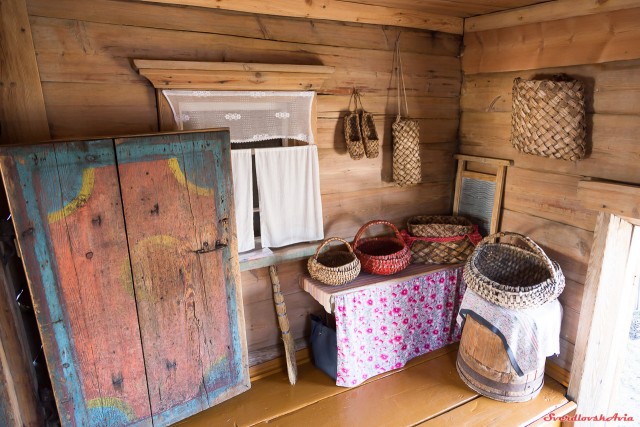 Особенности уральского домостроения и быта