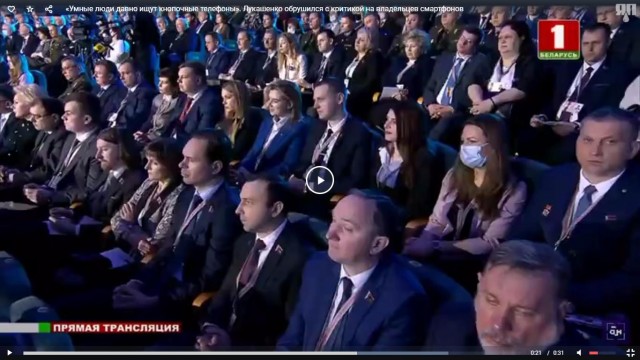 «Умные люди давно ищут кнопочные телефоны». Лукашенко обрушился с критикой на владельцев смартфонов