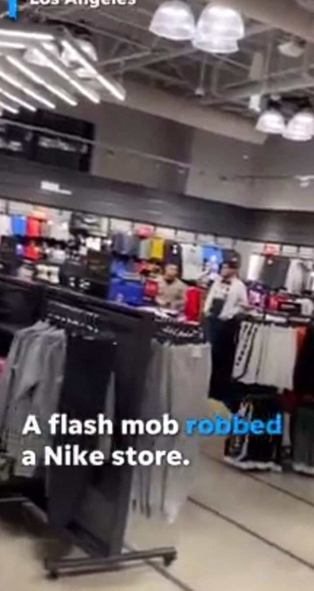 Чёрная пятница в магазине Nike. Скидки 100%!