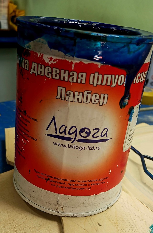 Привыкли руки к штопорам. А мне столики по душе.