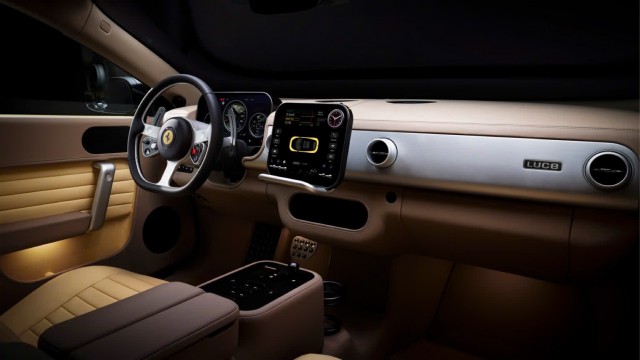 В cети вовсю высмеивают первую электричку от Ferrari — модель Luce