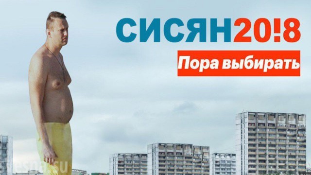 Голая жительница Урала пыталась штурмом взять администрацию с требованием пересмотра пенсионной реформы [18+]