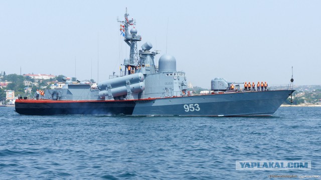 Стало известно о движущихся к Керченскому проливу украинских кораблях
