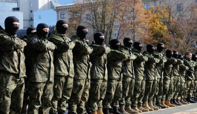 Канадский журналист Симон Кутю опубликовал на «Радио-Канада» расследование и сопоставил их с программами подготовки МО Канады ВСУ