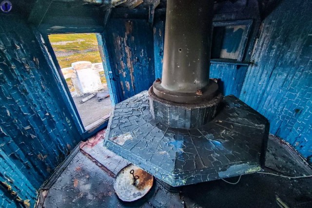 Самый северный маяк Арктического острова Кильдин. До 2008 г. он был "атомным"