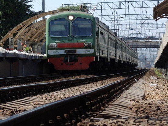 Танцующая парикмахерша попала под электричку в Ивантеевке. Услышать гудок женщине с непростой любовной историей помешали наушники