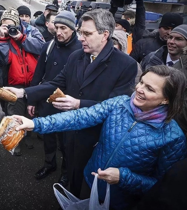 Покурить в Одессе на улице.