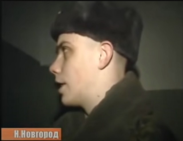 Жители Зеленограда организовали спецоперацию по спасению котёнка, который не мог слезть с дерева