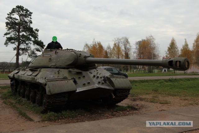 Где произошло самое крупное сражение между советскими танками ИС-2 и тяжёлыми немецкими "кошками"?