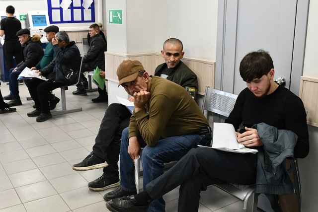 «Безответственно преступная миграционная политика». В России бьют тревогу из-за региона, который «превратился в этнический анкла