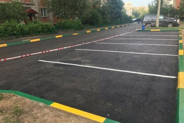 Зачем красят бордюры весной?