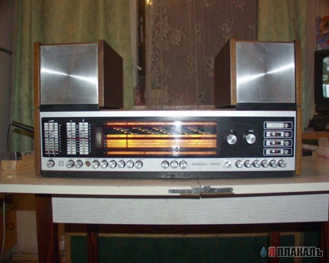 Старые советские магнитофоны (фото)
