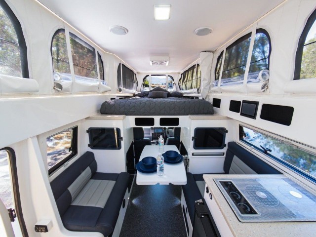 Технологичный автодом на базе Toyota Land Cruiser 70