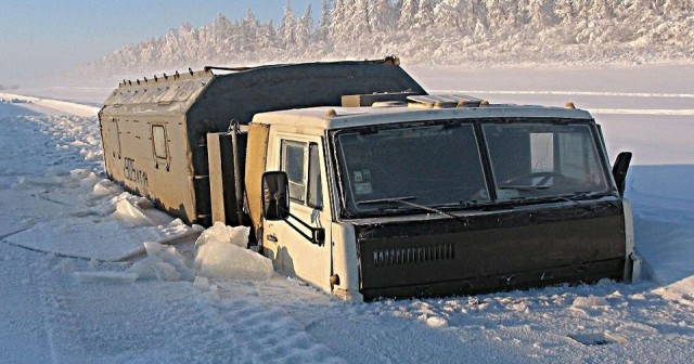 Эвакуация экскаватора Komatsu пробывшего год под водой