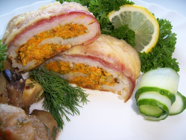 Рулетики из морского языка с овощами