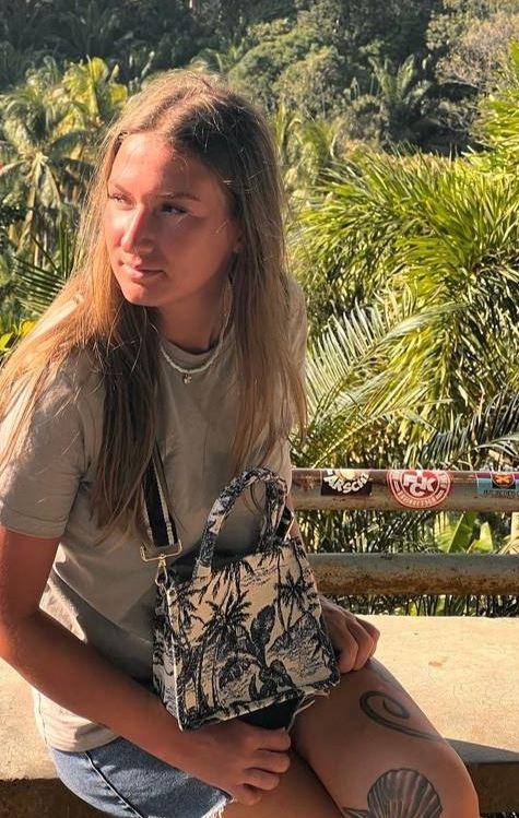 В Шереметьево задержали пассажирку с гашишным маслом «от вздутия живота»