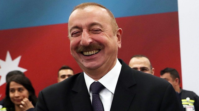 Франция обвиняет Азербайджан и Россию в разжигании смертоносных беспорядков на заморской территории Новой Каледонии