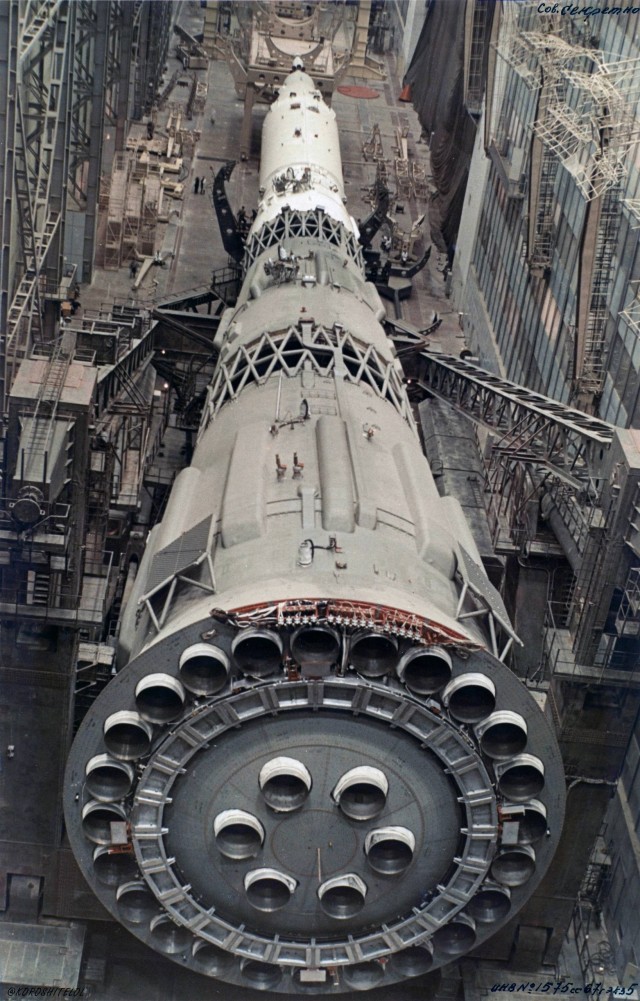 Спящий гигант. В Сети появились архивные снимки Советского Колосса - лунной ракеты Н1.