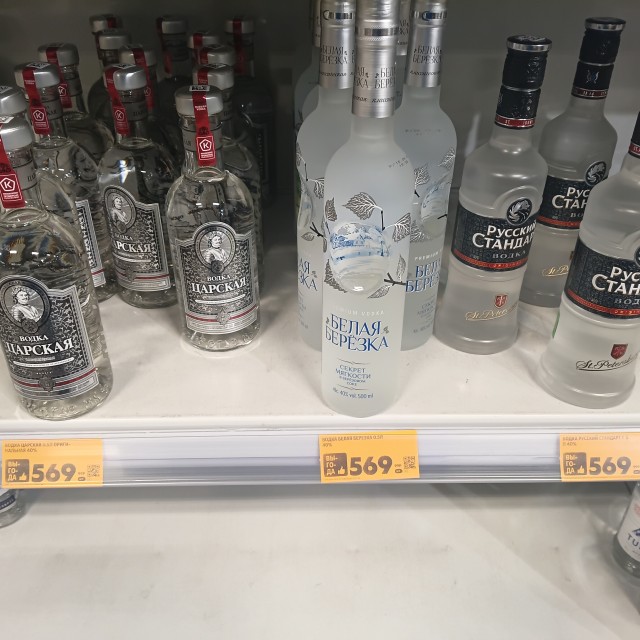 569