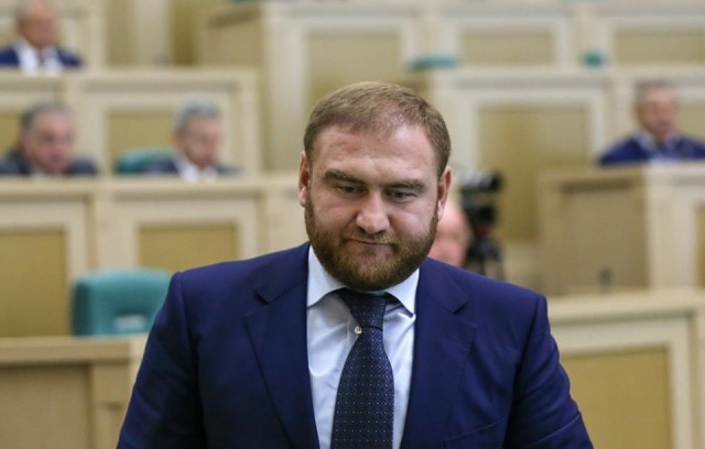 Сенатора Рауфа Арашукова задержали прямо во время заседания Совета Федерации