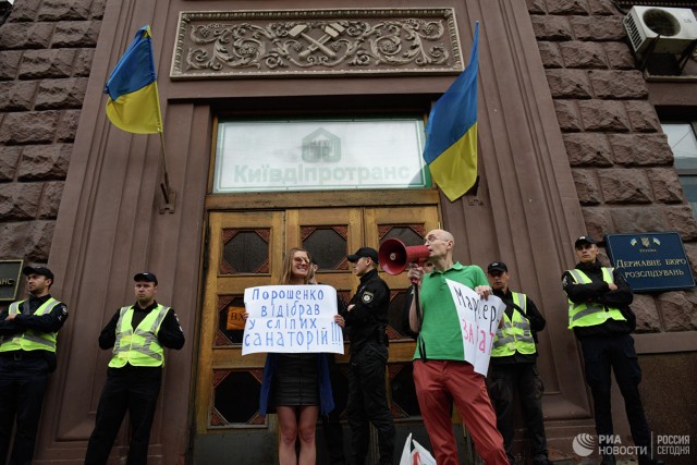 В Украине возбудили 11 уголовных дел против Порошенко и его команды