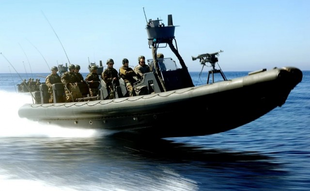Кадры уничтожения военного катера Willard Sea Force российским истребителем