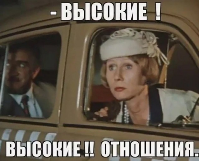 В Красноярске горе-отец упал на коляску с ребенком, а после избил жену в алкомаркете