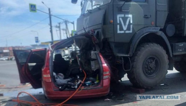 Танк наехал на «Ниву» в Белгородской области