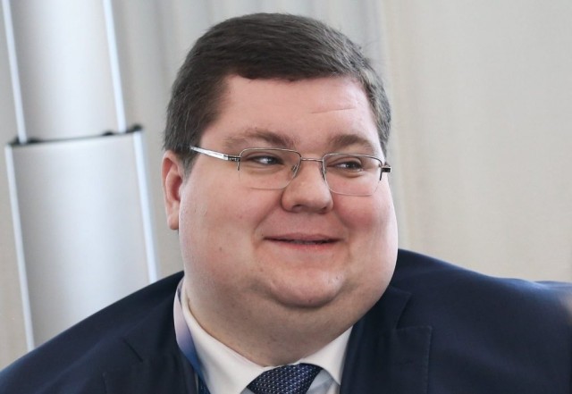 Тюменский чиновник объяснил, почему на предприятиях кадровый голод: молодежь выбирает зарплату, а не карьеру